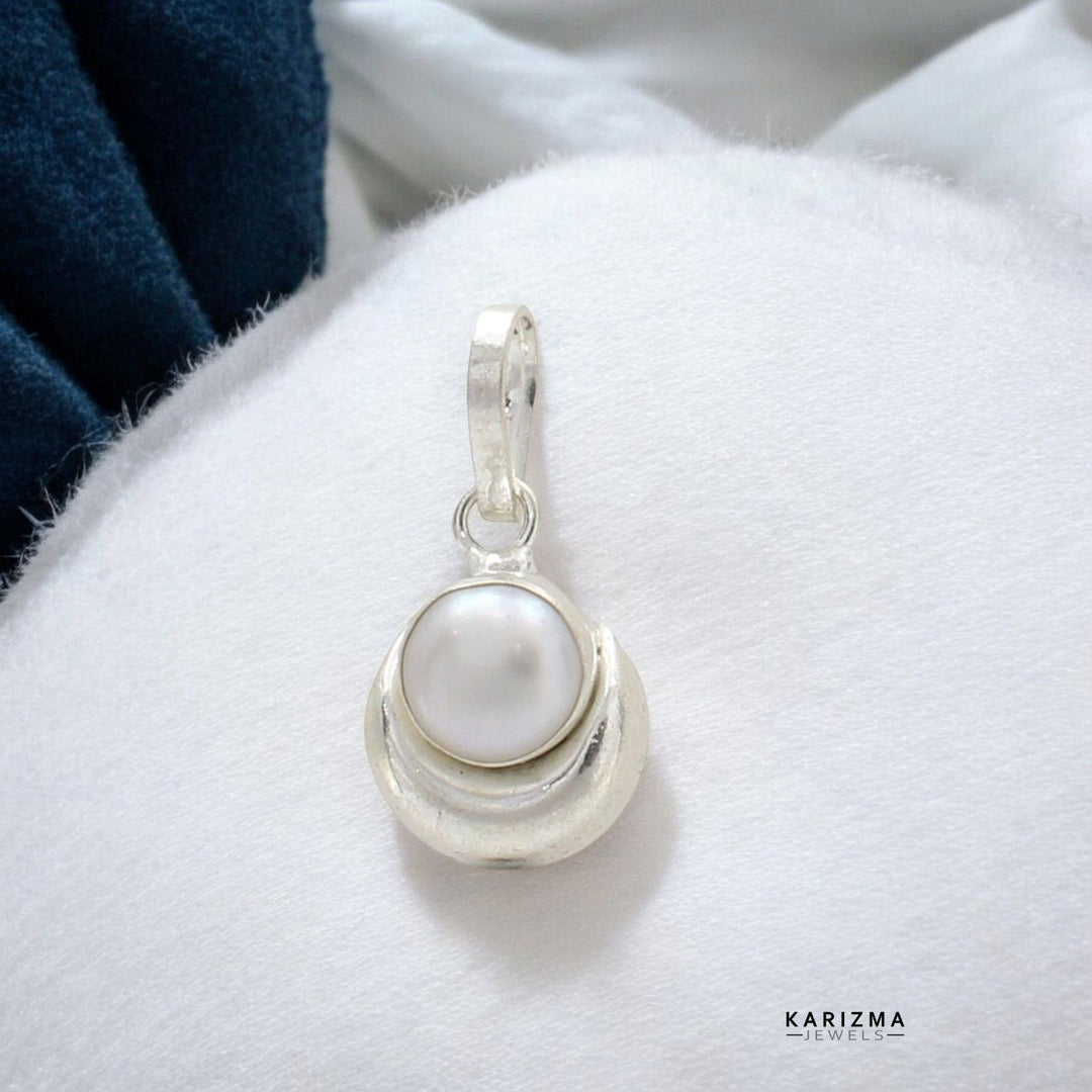 Moon shaped Natural Pearl silver Pendant for Astrology