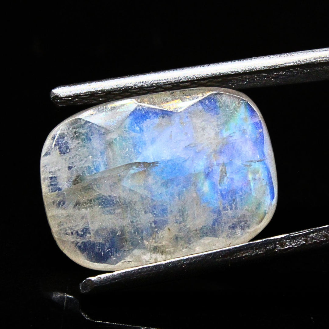4.6Ct Natural Rainbow Moonstone Cushion Cut Gemstone