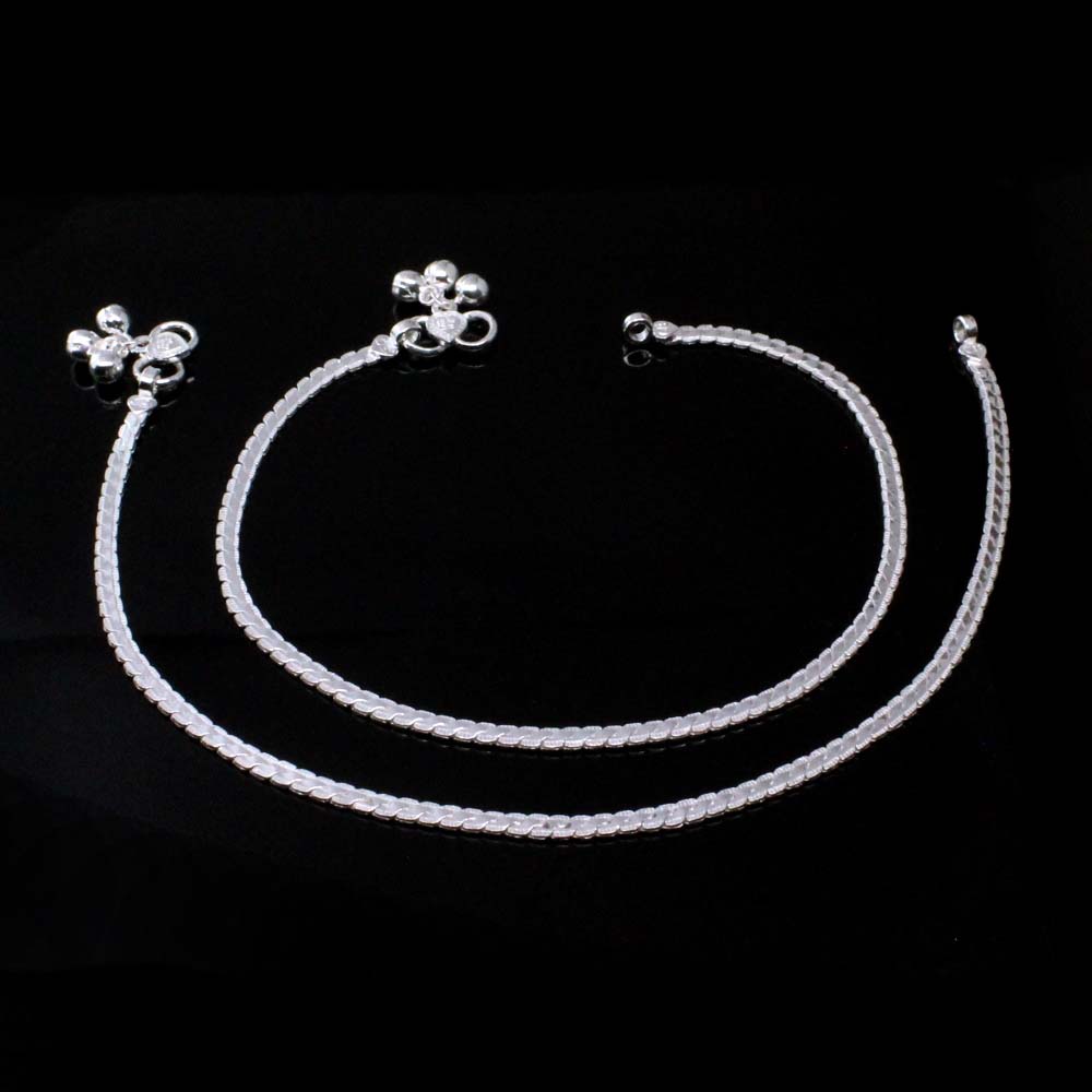 Simple and plain silver ankle bracelet for women.