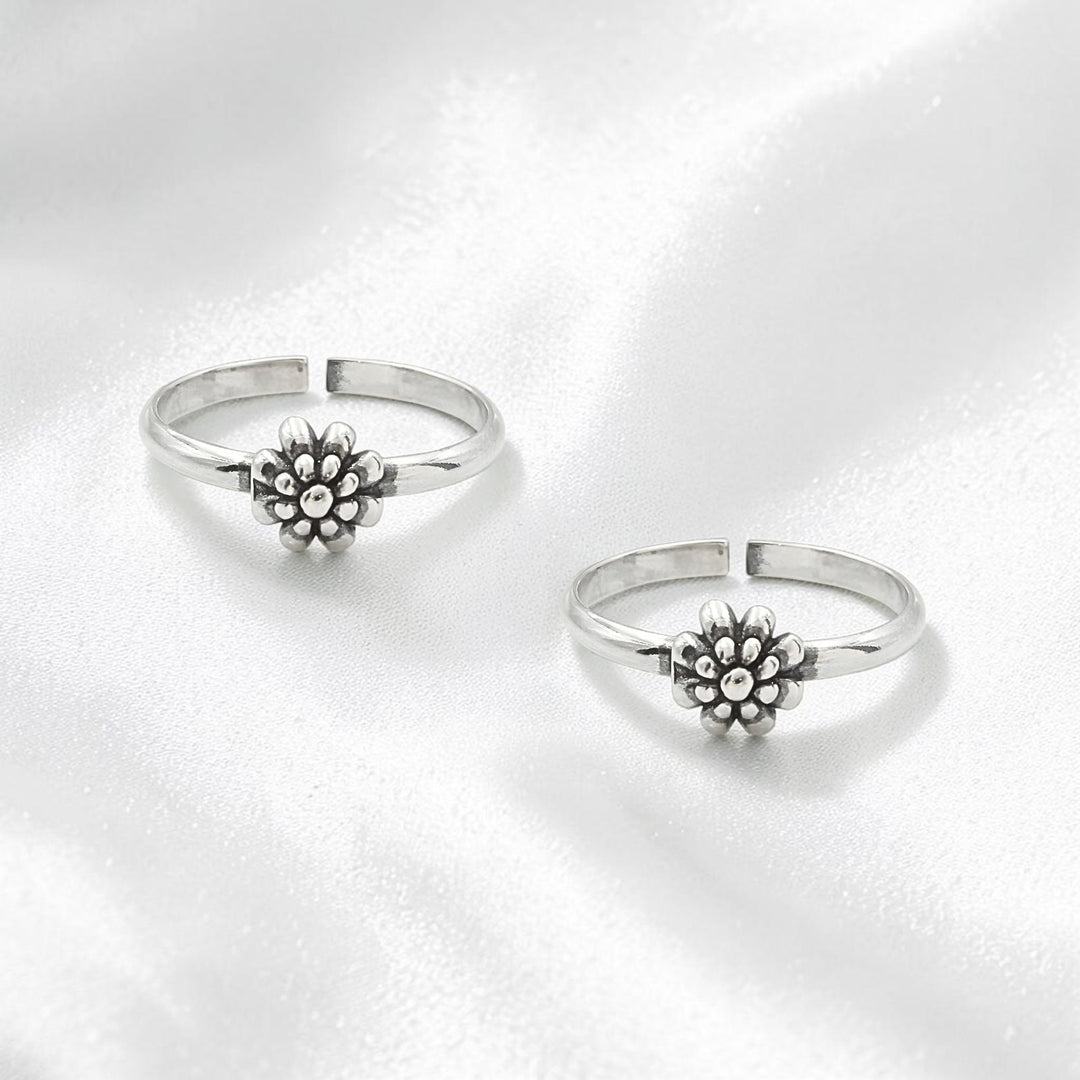 925 Real Silver Women Oxidized Petal Flower Toe Ring- Pair