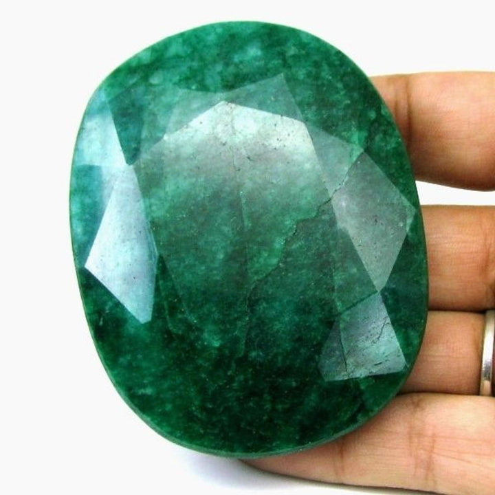 Rare-Huge-629Ct-Natural-Brazilian-Green-Emerald-Oval-Shape-Faceted-Gemstone