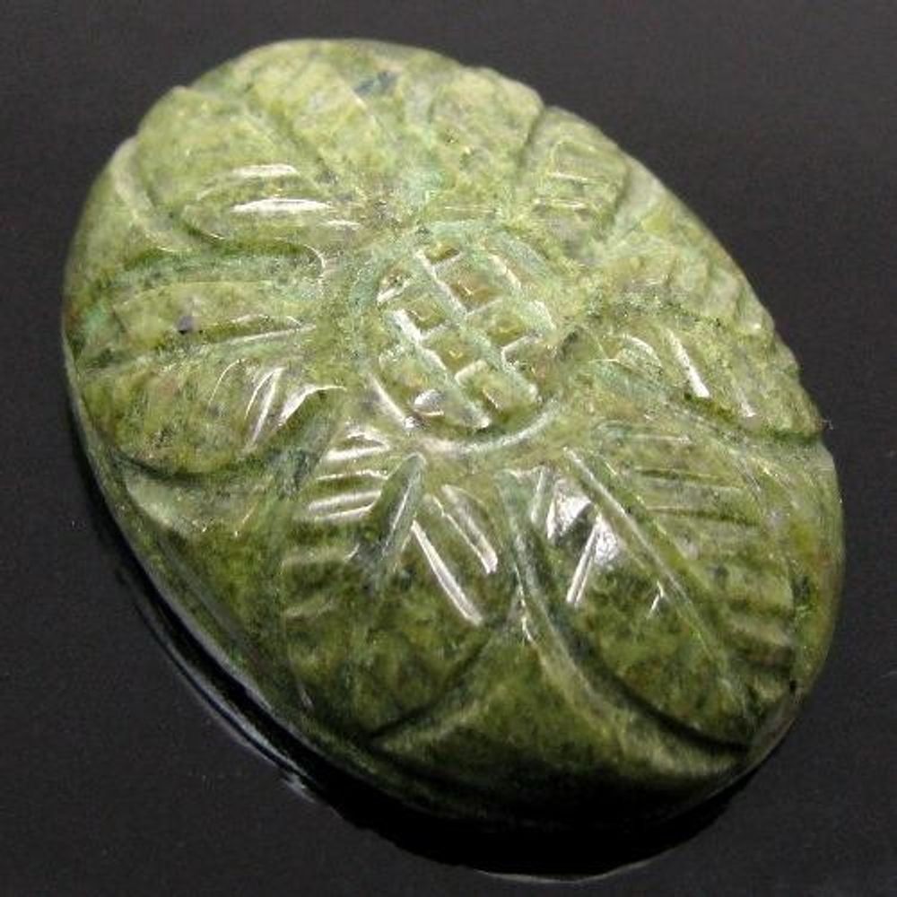 32.5Ct-Natural-Green-Vasuvianite-Flower-Carved-Oval-Gemstone